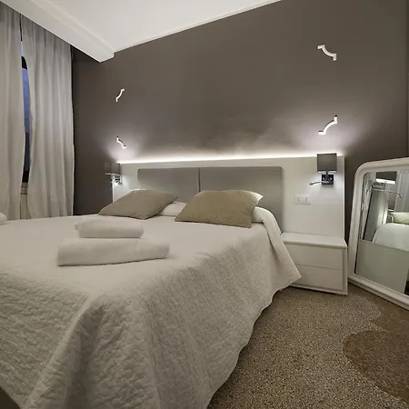 Al Portico 3* البندقية